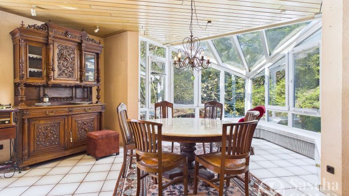 Großzügige Liegenschaft in ruhiger Waldrandlage - Pool, Sauna, Wintergarten, Balkon u. Doppelgarage