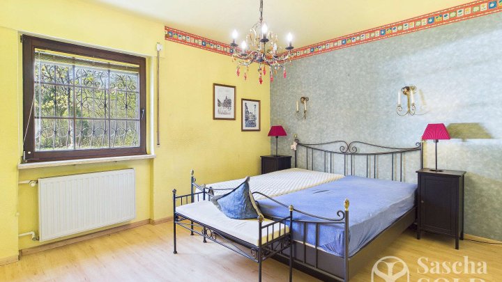 Großzügige Liegenschaft in ruhiger Waldrandlage - Pool, Sauna, Wintergarten, Balkon u. Doppelgarage