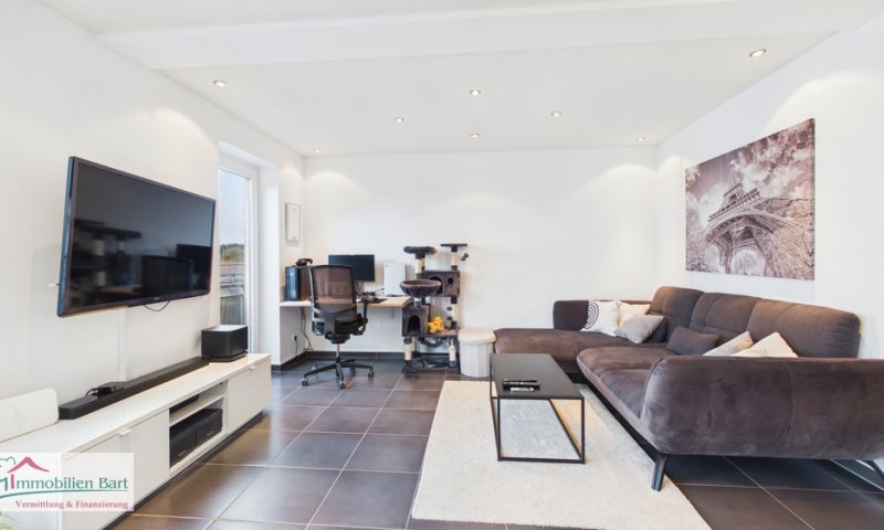 ORSCHOLZ: HELLE, SEHR GEPFLEGTE WOHNUNG (2 SCHLAFZI.) MIT ÜBERDACHTEM STELLPLATZ!