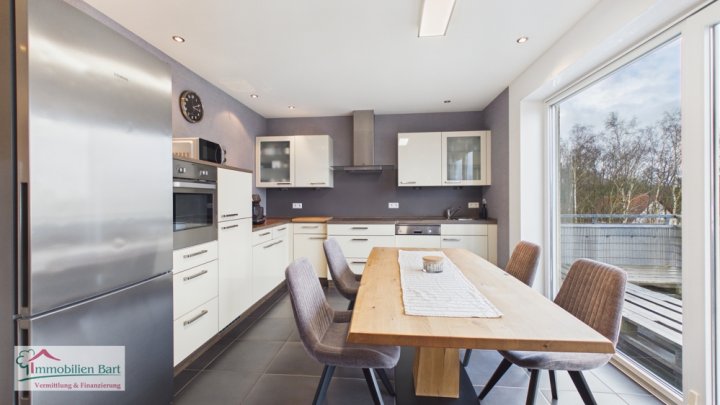 ORSCHOLZ: HELLE, SEHR GEPFLEGTE WOHNUNG (2 SCHLAFZI.) MIT ÜBERDACHTEM STELLPLATZ!