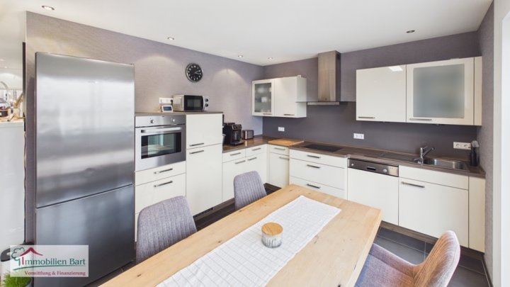 ORSCHOLZ: HELLE, SEHR GEPFLEGTE WOHNUNG (2 SCHLAFZI.) MIT ÜBERDACHTEM STELLPLATZ!