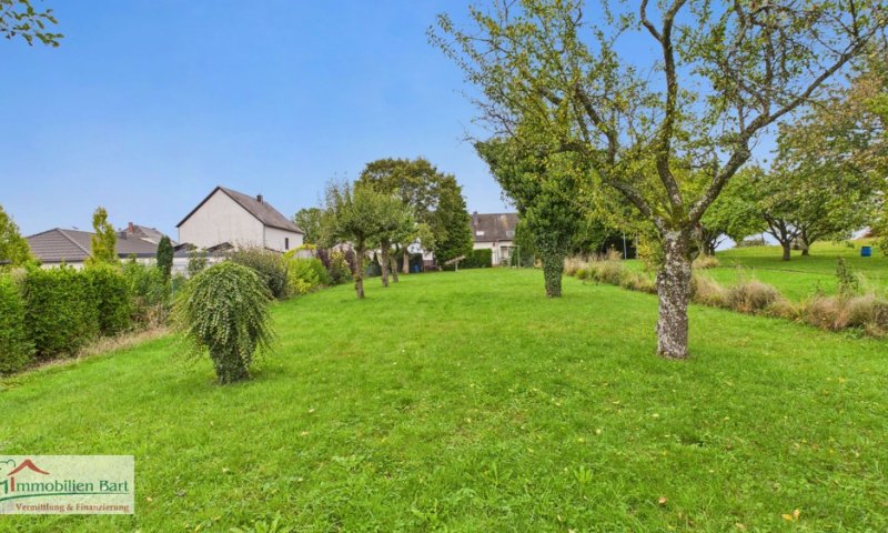 GRENZNÄHE: 2 WOHNEINHEITEN MIT GARAGEN UND GARTEN IN TOP WOHNLAGE