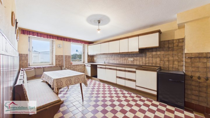 GRENZE L-SCHENGEN: BAUERNHAUS MIT GROßEN NEBENGEBÄUDEN IN PERL-BORG!