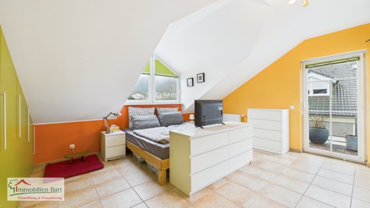 GRENZE L-SCHENGEN:

TOLLE 120 M² DG-WOHNUNG IN TOP-WOHNLAGE!