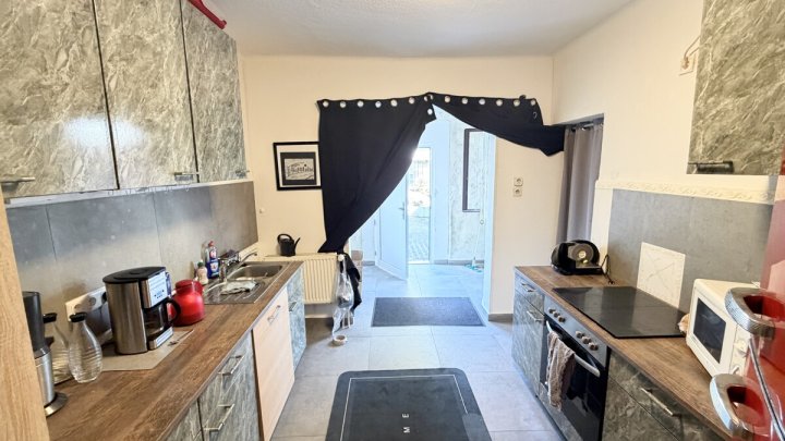 Mehrfamilienhaus mit 4 Wohneinheiten, Garten, Garagen und Stellplätzen