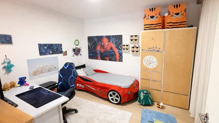 Mehrfamilienhaus mit 4 Wohneinheiten, Garten, Garagen und Stellplätzen