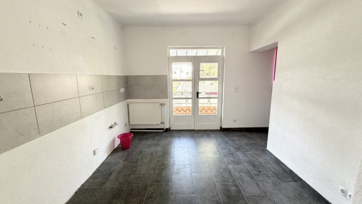 Mehrfamilienhaus mit 4 Wohneinheiten, Garten, Garagen und Stellplätzen