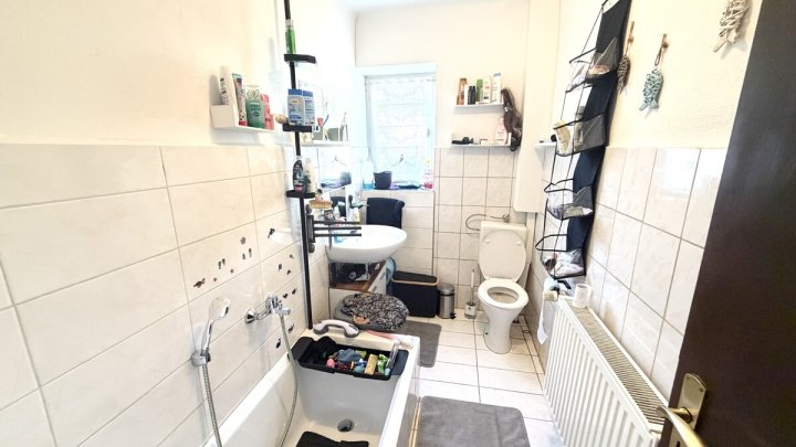 Mehrfamilienhaus mit 4 Wohneinheiten, Garten, Garagen und Stellplätzen