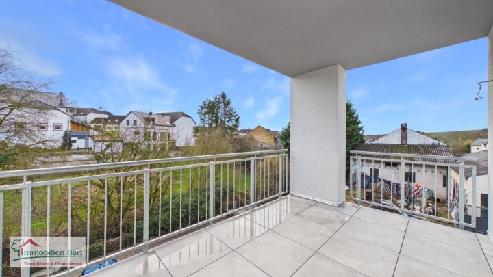 GRENZE LUXEMBURG: NEUE WOHNUNG MIT BALKON UND 33 M² GARAGE!