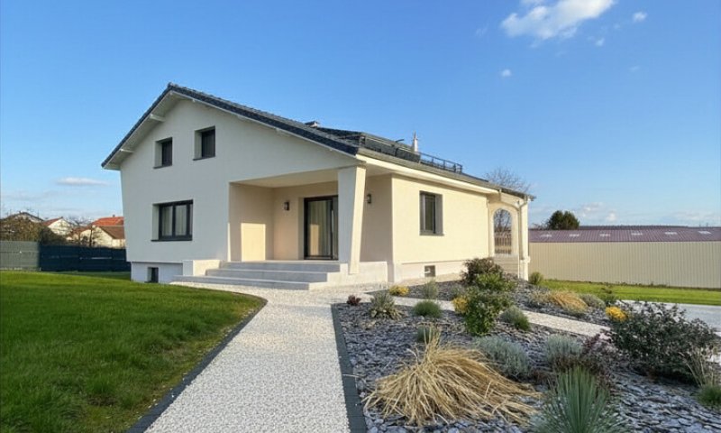 Luxuriös saniertes freistehendes Familiendomizil auf großem Grundstück in Spicheren