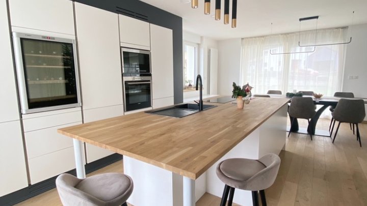 Luxuriös saniertes freistehendes Familiendomizil auf großem Grundstück in Spicheren