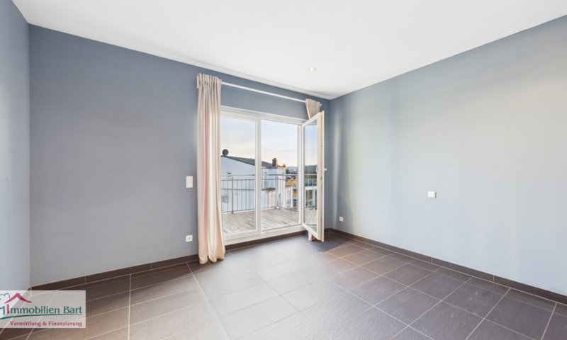 NEUWERTIGE 92 M² WOHNUNG / TIEFGARAGE / 2 SCHLAFZIMMER / 2 BÄDER