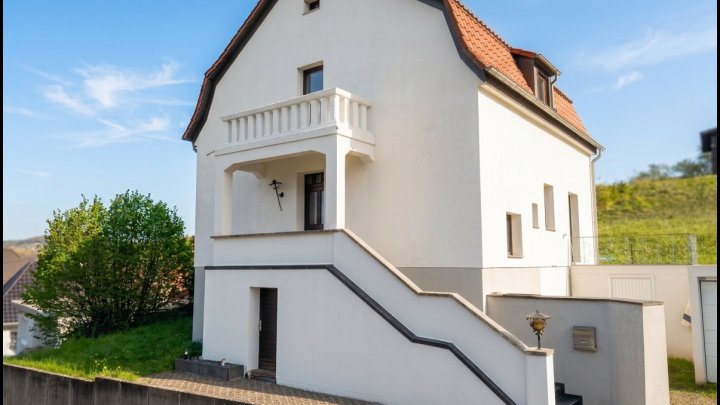 WEITBLICK  - Kernsanierte Altbauvilla mit Balkon in Merzig-Hilbringen