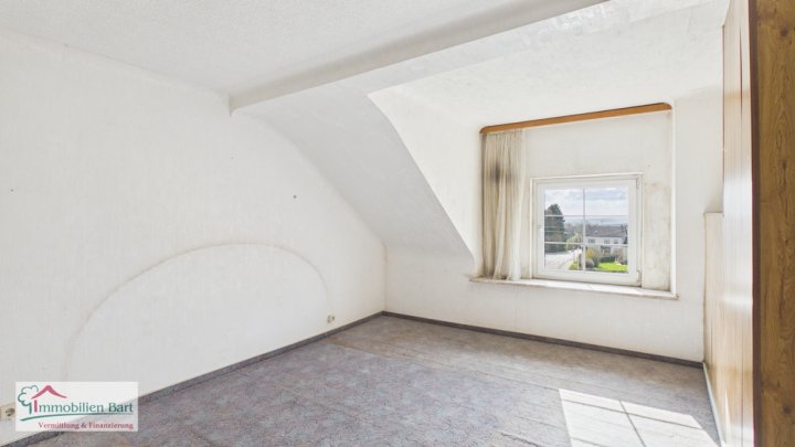 GRENZNÄHE LUXEMBURG:

WOHNHAUS IN ORSCHOLZ MIT 3 SCHLAFZIMMERN UND WINTERGARTEN SOWIE GARTEN