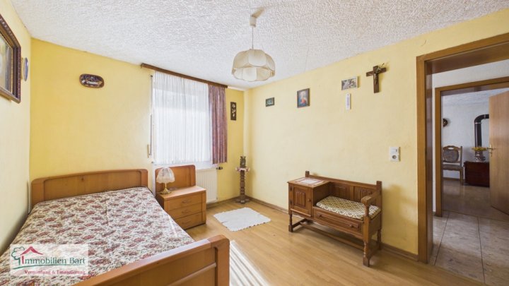 GRENZE L-WORMELDANGE:

IDYLLISCHES LANDLEBEN IM EHEMALIGEN BAUERNHAUS / GARAGEN / SCHEUNE / WERKSTATT