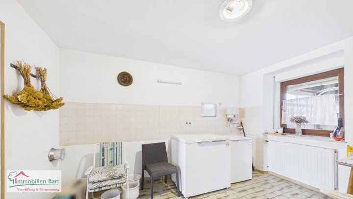 GRENZE L-WORMELDANGE:

IDYLLISCHES LANDLEBEN IM EHEMALIGEN BAUERNHAUS / GARAGEN / SCHEUNE / WERKSTATT