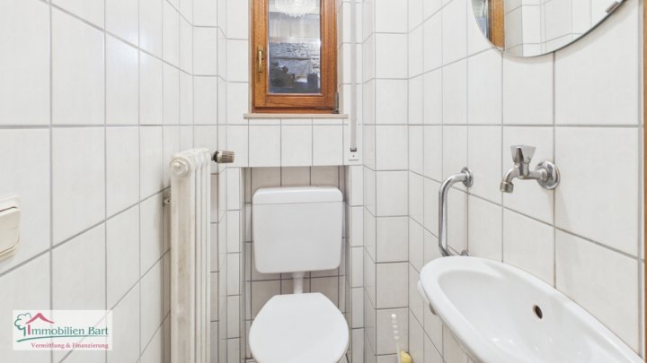 GRENZE L-WORMELDANGE:

IDYLLISCHES LANDLEBEN IM EHEMALIGEN BAUERNHAUS / GARAGEN / SCHEUNE / WERKSTATT