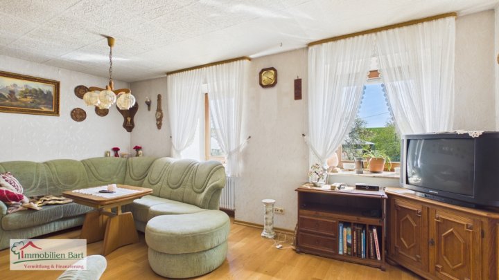 GRENZE L-WORMELDANGE:

IDYLLISCHES LANDLEBEN IM EHEMALIGEN BAUERNHAUS / GARAGEN / SCHEUNE / WERKSTATT