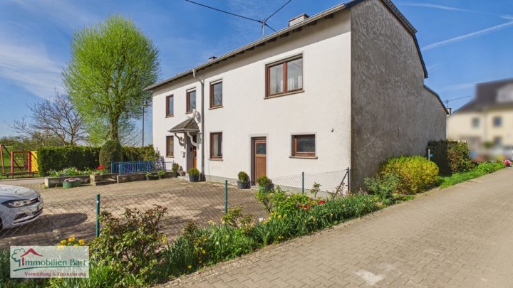 GRENZE L-WORMELDANGE:

IDYLLISCHES LANDLEBEN IM EHEMALIGEN BAUERNHAUS / GARAGEN / SCHEUNE / WERKSTATT