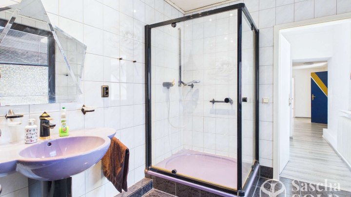 Zentrales Reihenmittelhaus mit zwei Wohneinheiten in St. Ingbert für Eigennutzer und Kapitalanleger