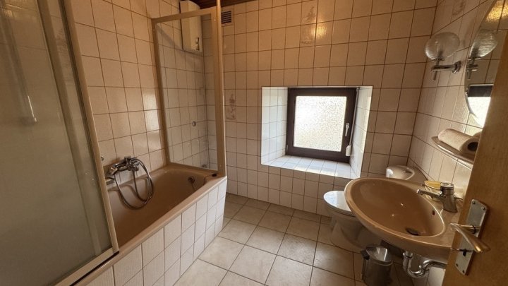 Solides Zuhause mit Potenzial – Doppelhaushälfte 1918 in ruhiger Lage