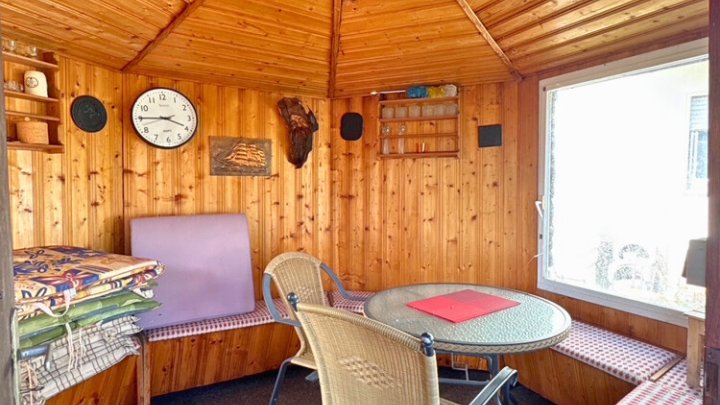 Freiistehendes gepflegtes 2-3 FH mit Wintergarten, Garage, sofort verfügbar