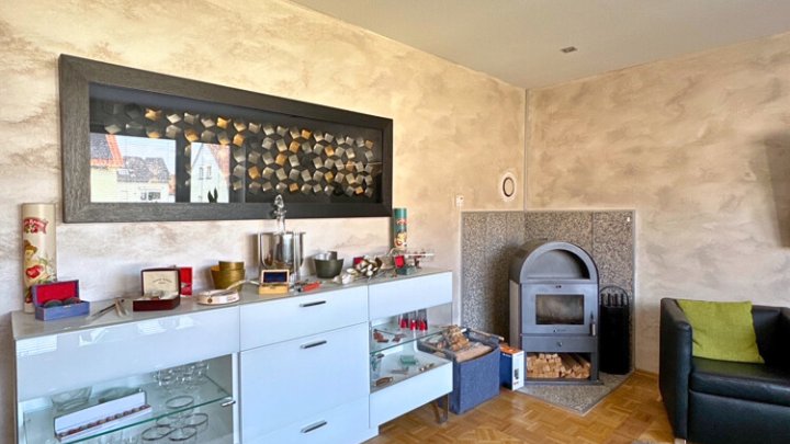 Freiistehendes gepflegtes 2-3 FH mit Wintergarten, Garage, sofort verfügbar