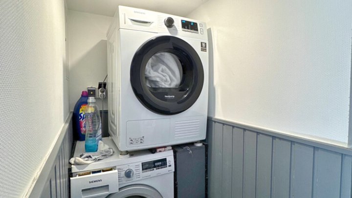 Freiistehendes gepflegtes 2-3 FH mit Wintergarten, Garage, sofort verfügbar