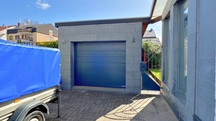 Freiistehendes gepflegtes 2-3 FH mit Wintergarten, Garage, sofort verfügbar