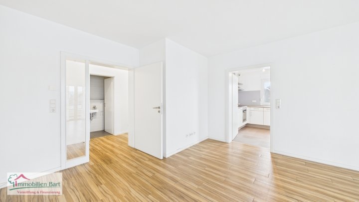 ALTERSGERECHTE WOHNUNG / SEPARATES WC / GROßER TIEFGARAGENSTELLPLATZ !