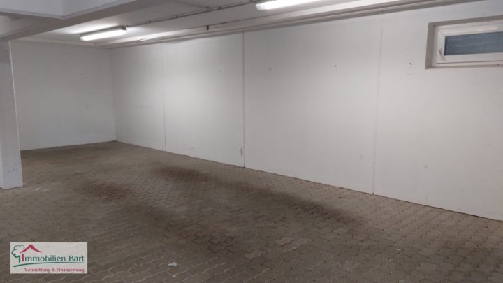 ALTERSGERECHTE WOHNUNG / SEPARATES WC / GROßER TIEFGARAGENSTELLPLATZ !