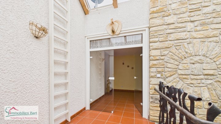 WOHNHAUS MIT 458 M² WOHNFLÄCHE IN LOSHEIM-HAUSBACH