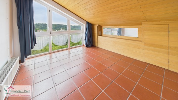 WOHNHAUS MIT 458 M² WOHNFLÄCHE IN LOSHEIM-HAUSBACH