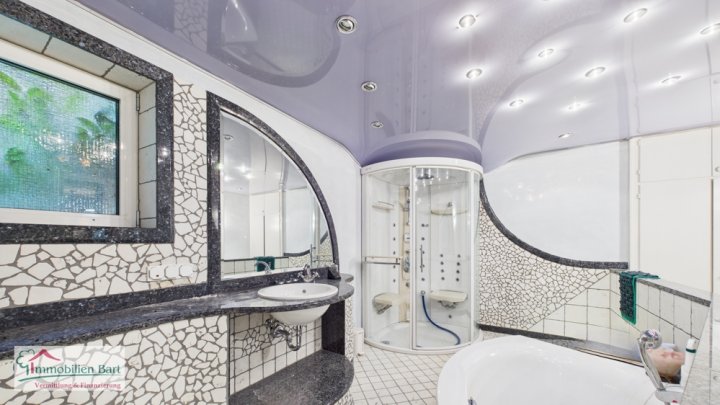 WOHNHAUS MIT 458 M² WOHNFLÄCHE IN LOSHEIM-HAUSBACH