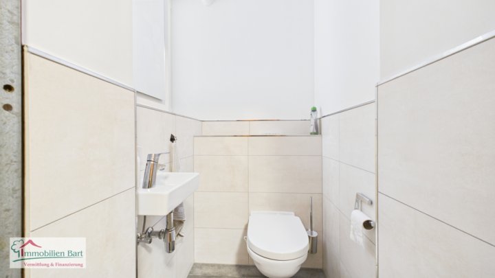 GRENZE LUXEMBURG: EHEMALIGE GASTSTÄTTE / WERKSTATT, 180 M² GROß / 4 WOHNUNGEN