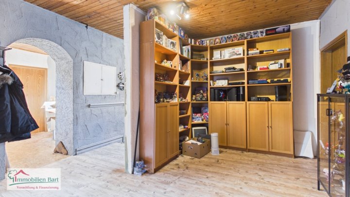 GRENZE LUXEMBURG: EHEMALIGE GASTSTÄTTE / WERKSTATT, 180 M² GROß / 4 WOHNUNGEN