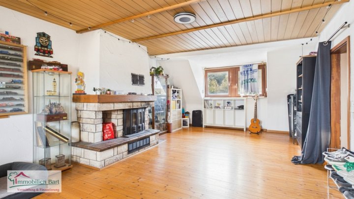 GRENZE LUXEMBURG: EHEMALIGE GASTSTÄTTE / WERKSTATT, 180 M² GROß / 4 WOHNUNGEN