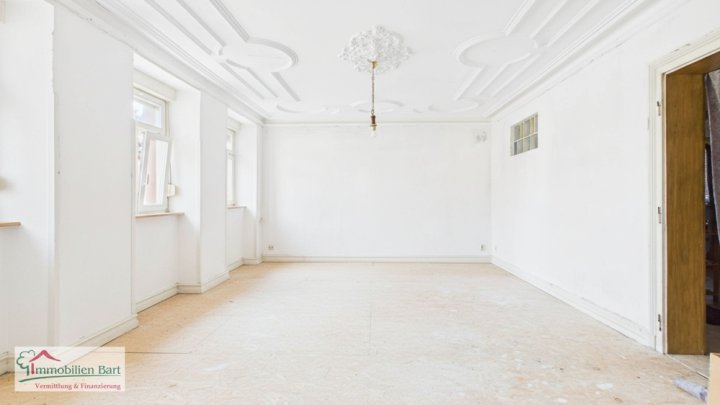 GRENZE LUXEMBURG: EHEMALIGE GASTSTÄTTE / WERKSTATT, 180 M² GROß / 4 WOHNUNGEN