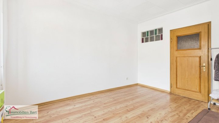 GRENZE LUXEMBURG: EHEMALIGE GASTSTÄTTE / WERKSTATT, 180 M² GROß / 4 WOHNUNGEN