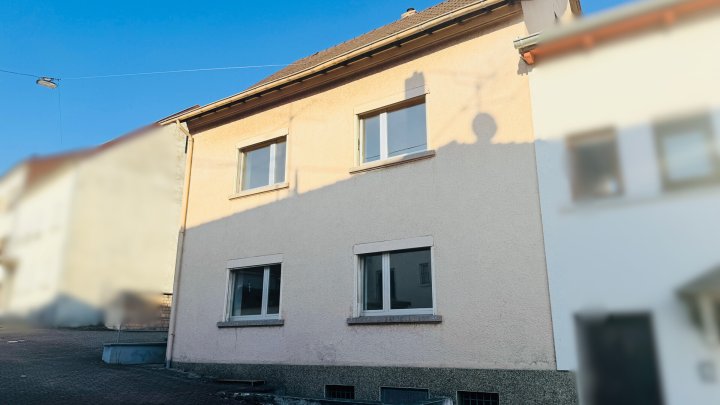 Renovierungsbedürftiges Reihenendhaus mit Potential in zentraler Lage von Dillingen-Diefflen