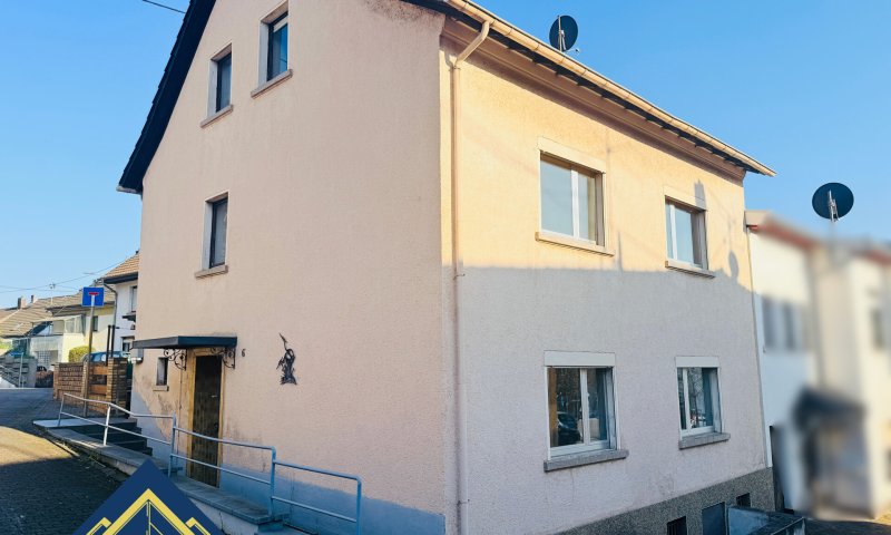 Renovierungsbedürftiges Reihenendhaus mit Potential in zentraler Lage von Dillingen-Diefflen