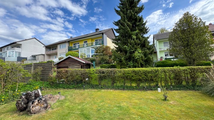 BESTE LAGE - Vollvermietetes 3-Familienhaus mit 2 Garagen und Garten in Zweibrücken (Stadt)