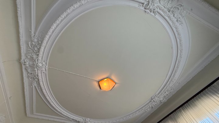 HISTORISCHE RÄUME DER VILLA SCHWINN – Gewerbefläche im EG in 66482 Zweibrücken sucht Liebhaber