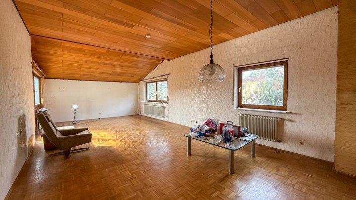 TOP-LAGE - Attraktives Einfamilienhaus mit ELW und Garten in Bestlage von Zweibrücken- Ernstweiler