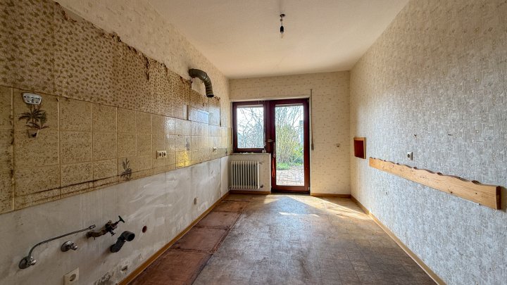 TOP-LAGE - Attraktives Einfamilienhaus mit ELW und Garten in Bestlage von Zweibrücken- Ernstweiler