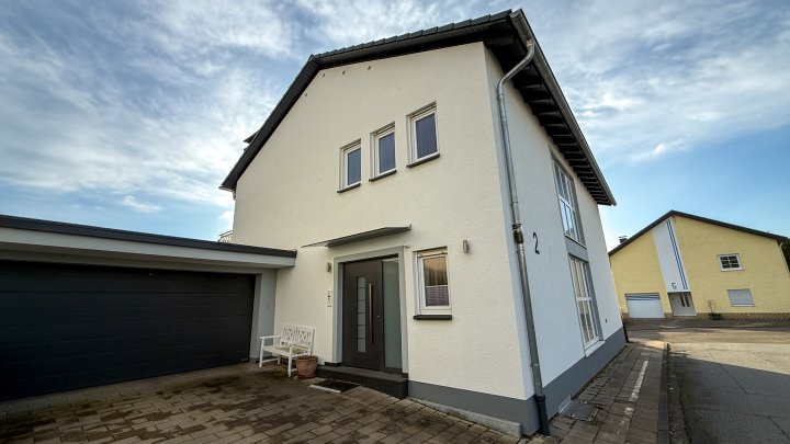 WOHNTRAUM - Hochwertig modernisiertes EFH mit Garten in bester Lage von Zweibrücken- Niederauerbach