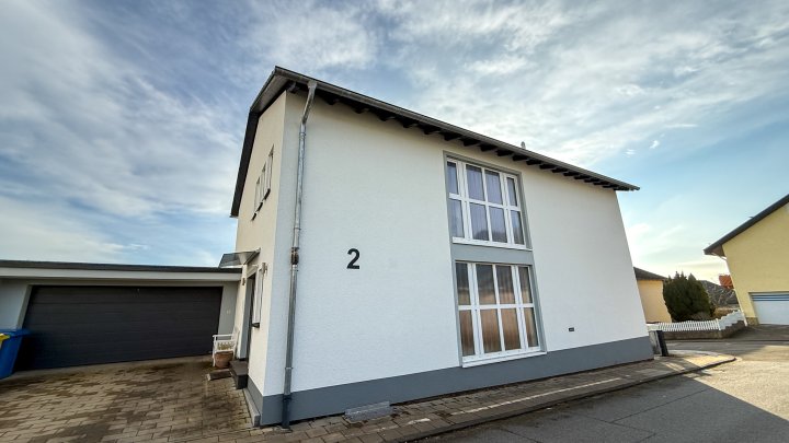 WOHNTRAUM - Hochwertig modernisiertes EFH mit Garten in bester Lage von Zweibrücken- Niederauerbach