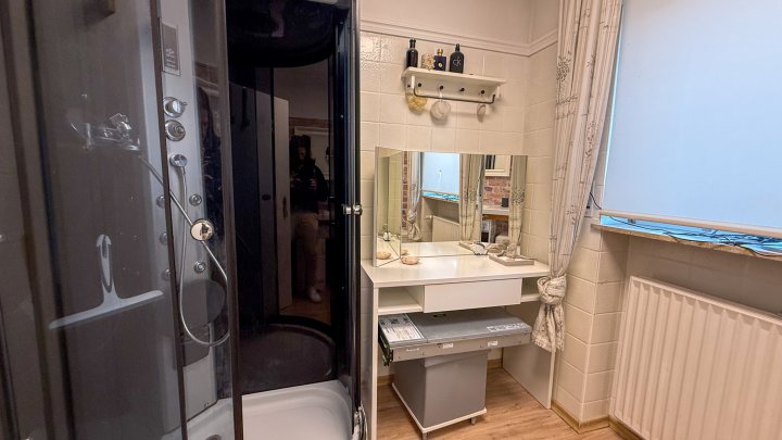 KLOSTERSTADT HORNBACH- Einfamilienhaus mit zusätzlich 2 Ferienwohnungen, Grundstück und Carport