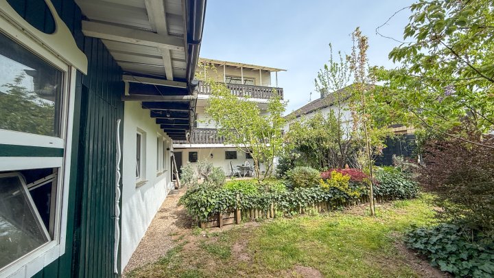 KLOSTERSTADT HORNBACH- Einfamilienhaus mit zusätzlich 2 Ferienwohnungen, Grundstück und Carport