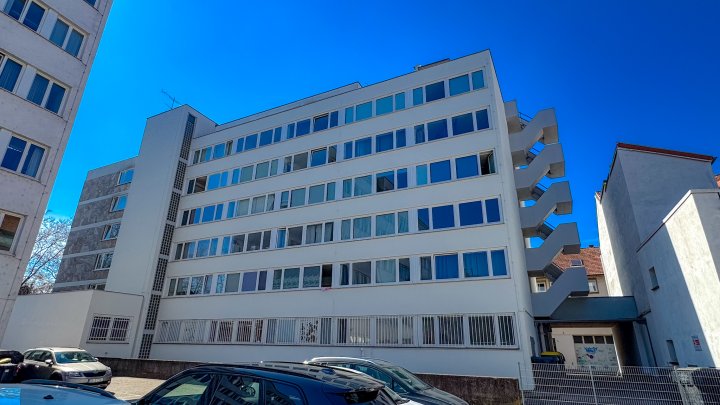 Schönes 1. Zimmer Apartment SB Innenstadt mit großzügiger Belichtung/Aufzug